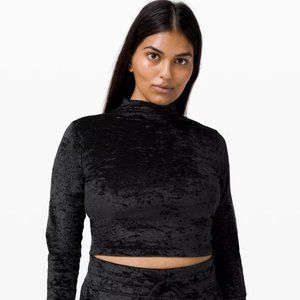 BLACK HIGH-NECK CROPPED TOP